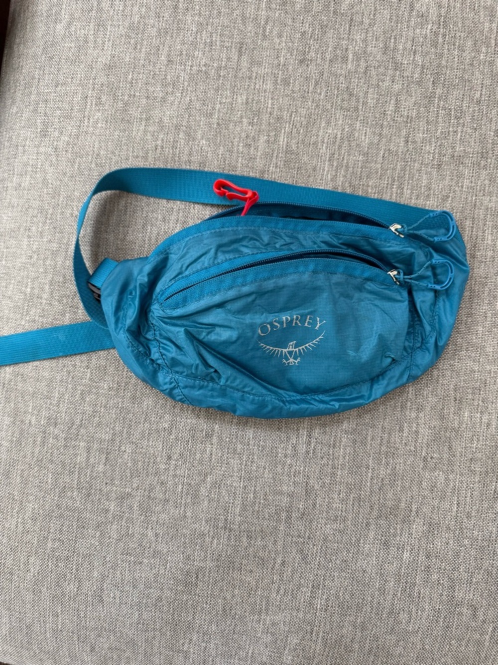 OSPREY Teal Blue Lightweight Waist Pack with Red Pull